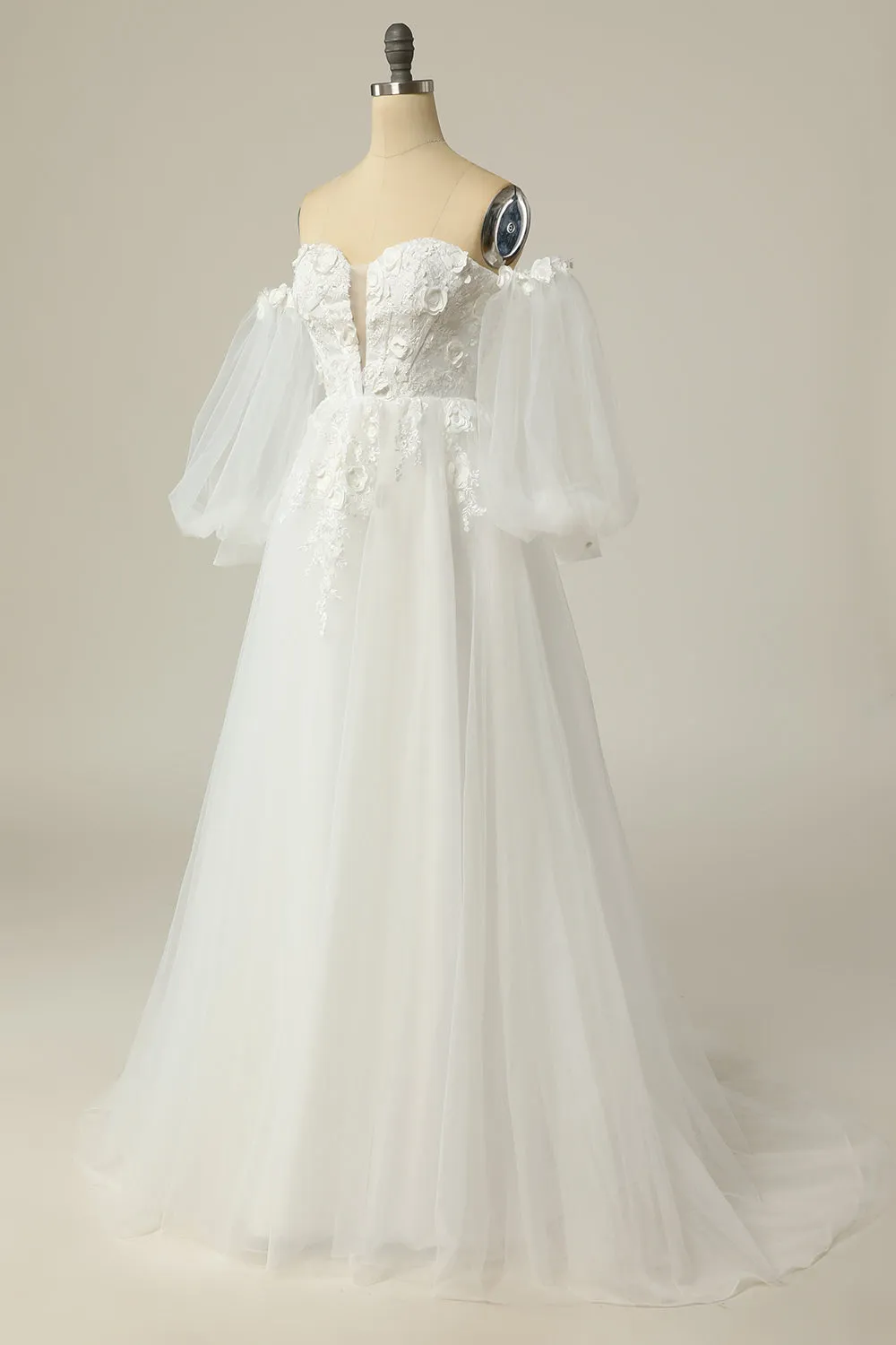 Abito da sposa in avorio con maniche lunghe a righe