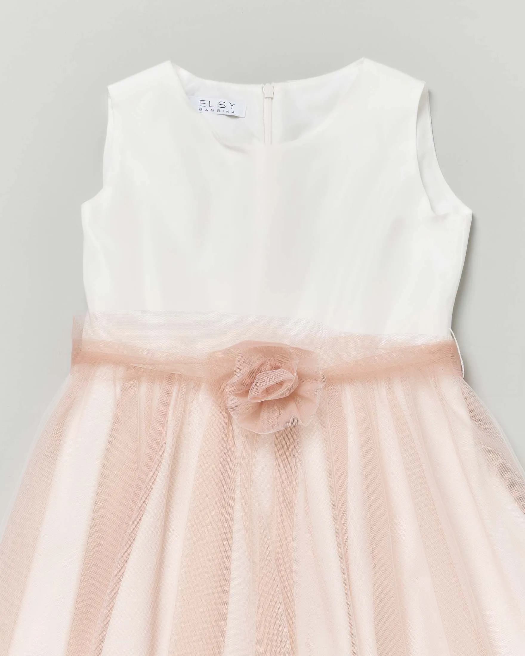 Abito mini bianco senza maniche con tulle cipria e fusciacca in organza cipria con fiore 8 anni