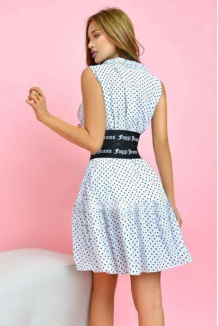 Abito svasato bianco Foggi fantasia a pois neri con cintura nera a fasce e rifinito a volants - Moda Mania