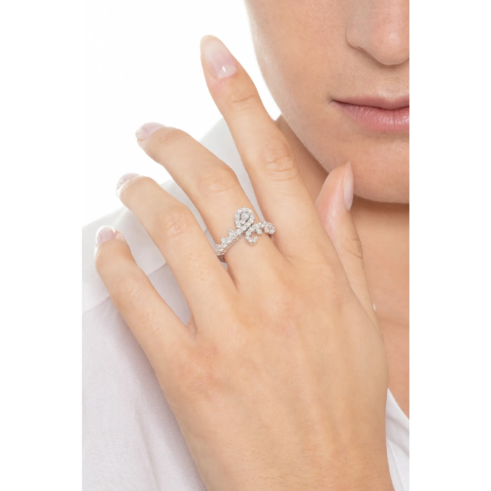 Anello fantasia in oro bianco 18k con diamanti