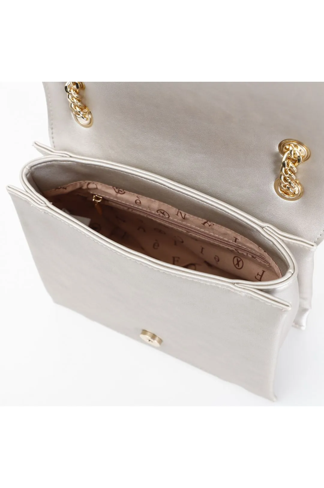 borsa con logo sulla patta platino
