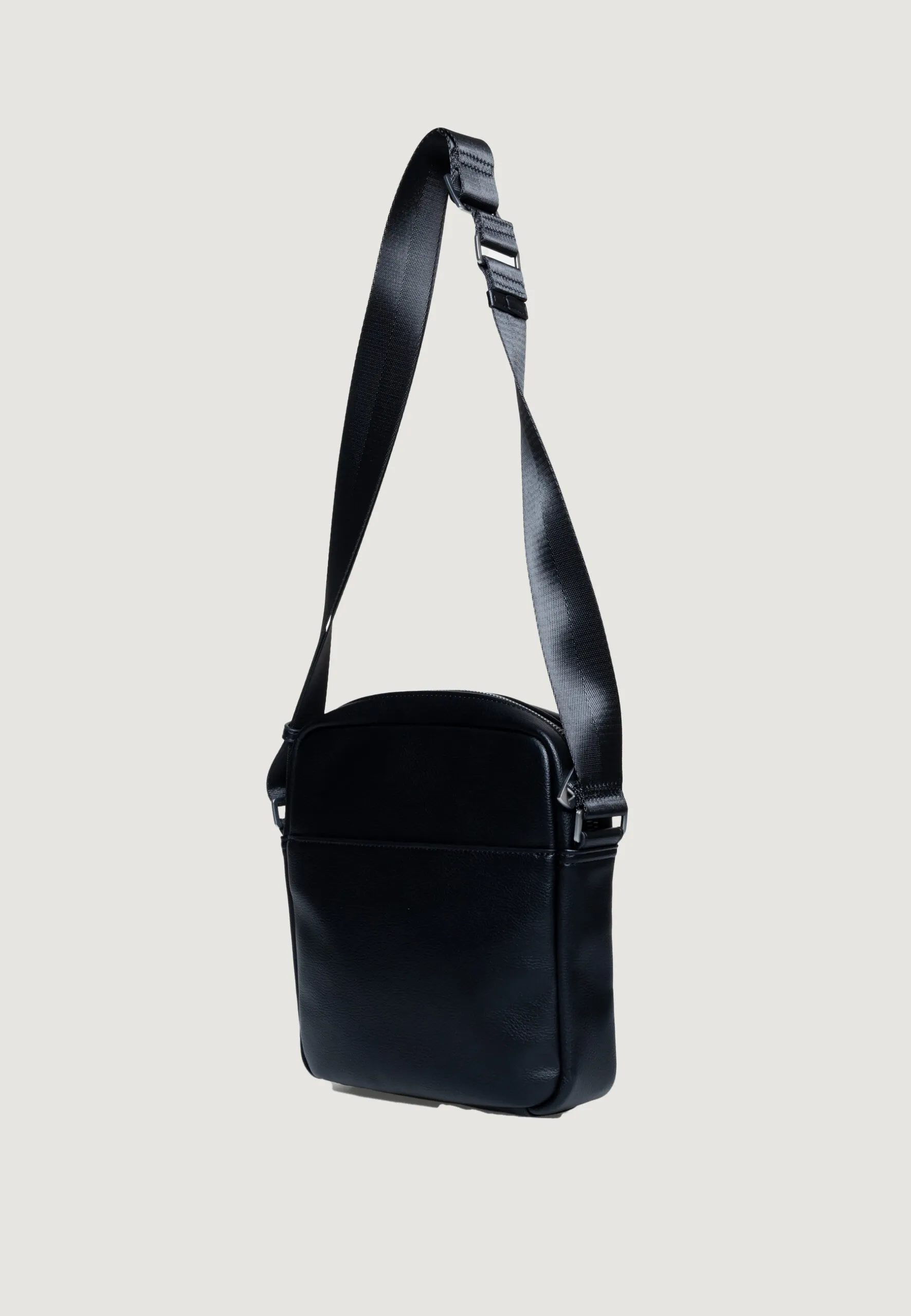 Borsa Guess MESTRE TOP ZIP CROSSBODY Nero