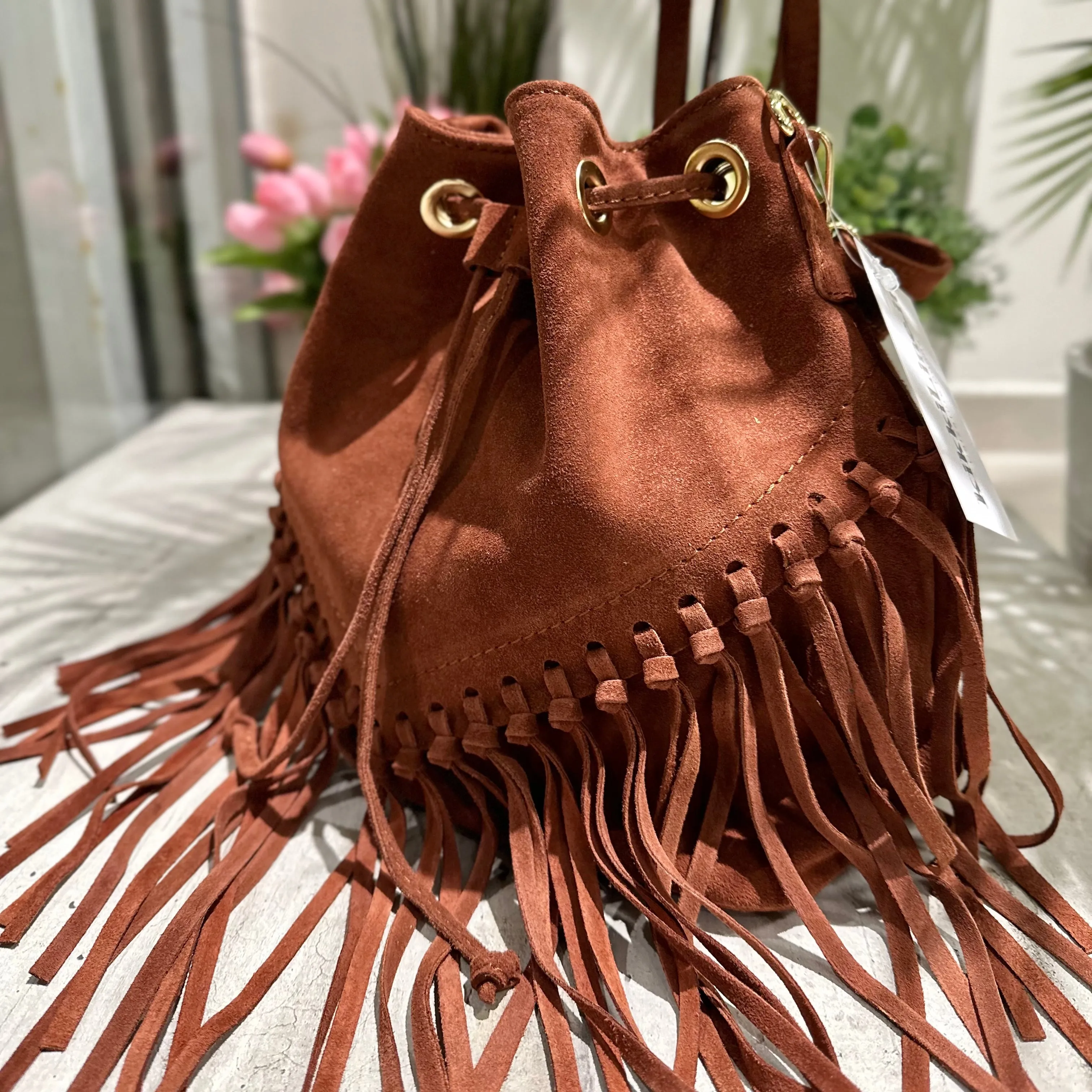 Borsa Scamosciata a Secchiello con Frange Tracolla e Passanti Dorati Eva Terra