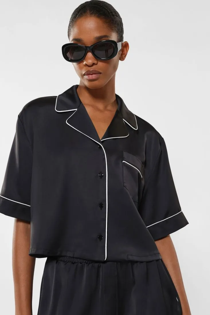 Camicia cropped con rever classici e orli a contrasto