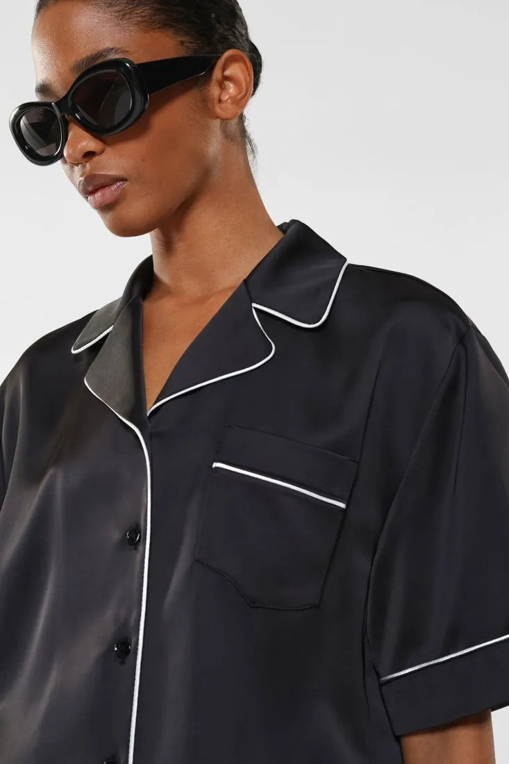 Camicia cropped con rever classici e orli a contrasto