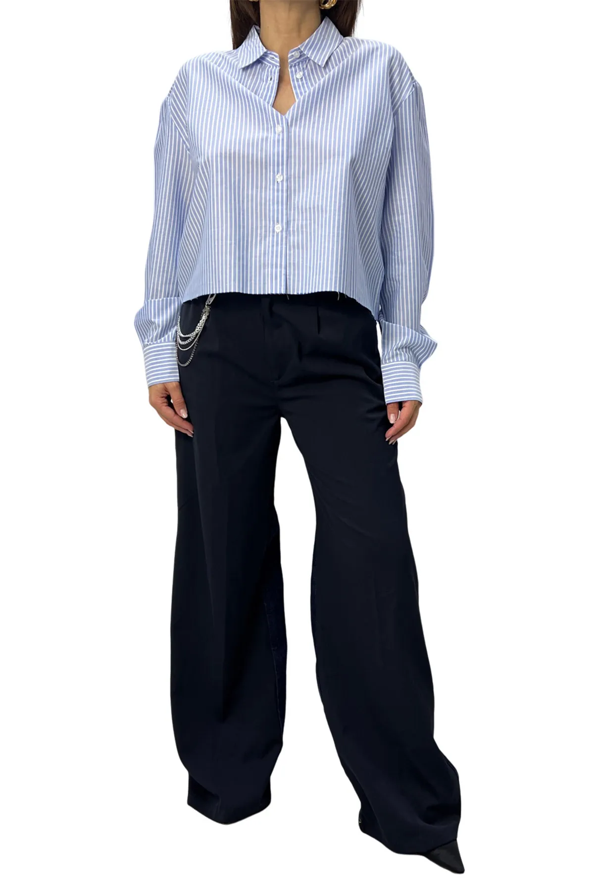 Camicia donna crop in cotone fantasia mille righe vestibiita oversize e finituta taglio vivo