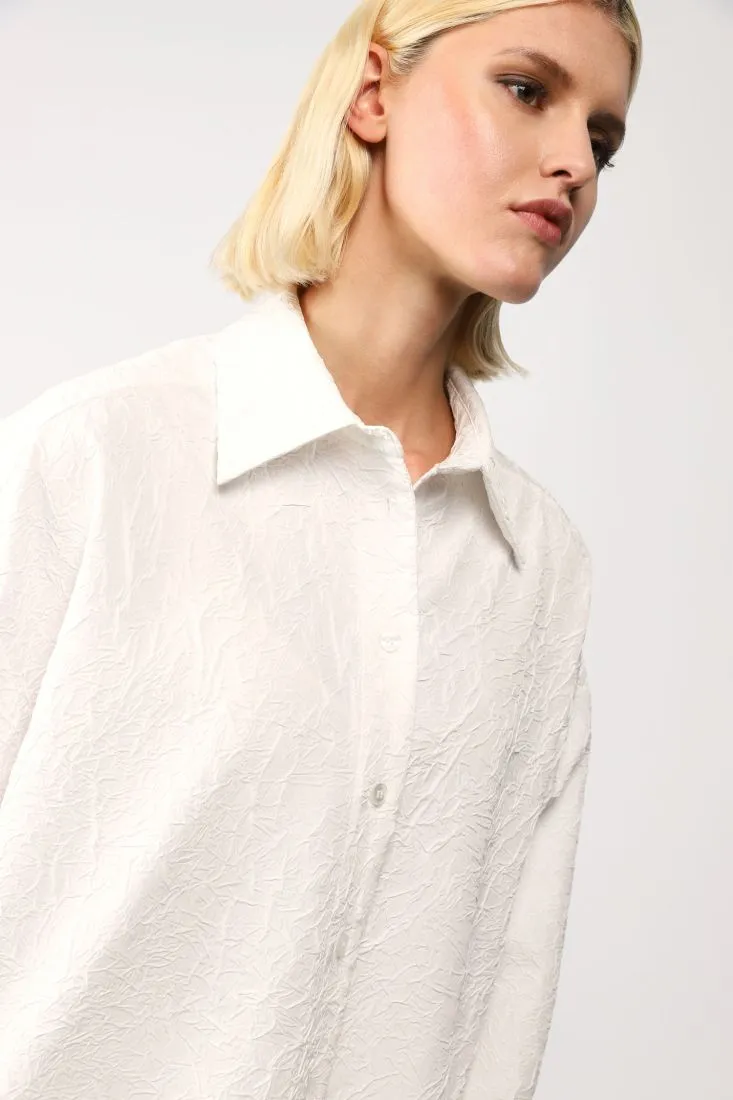 Camicia froissè con colletto classico e spalle scese