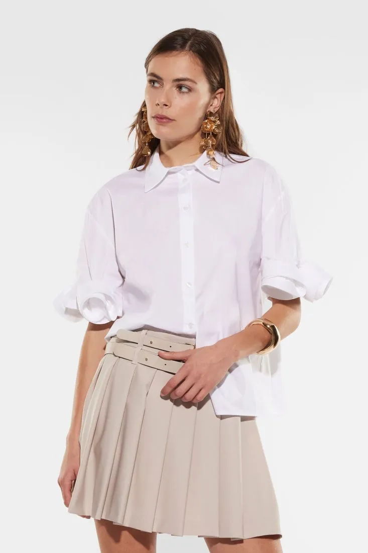 Camicia in puro cotone con fiori applicati sulle maniche