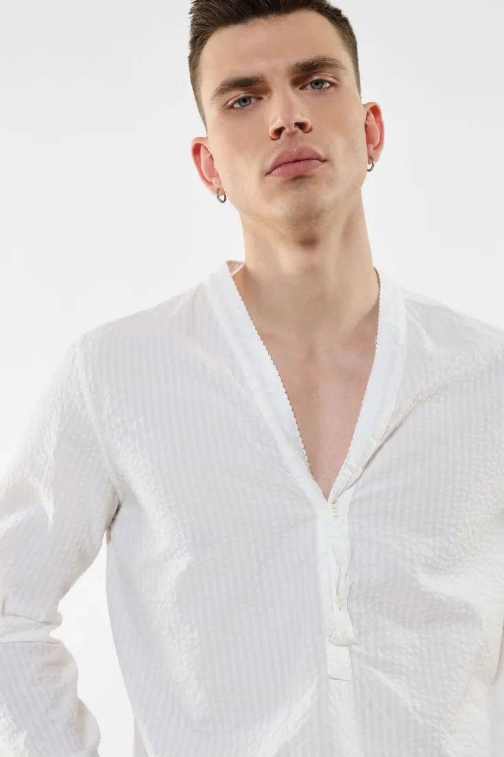 Camicia rigata in puro cotone con scollo a V