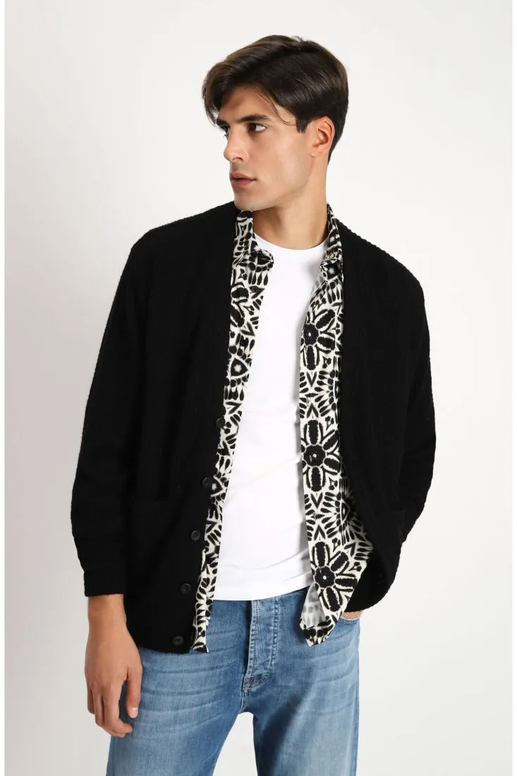 Cardigan oversize monocolour intrecciato con abbottonatura