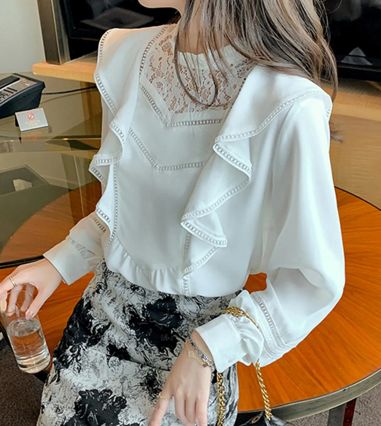 Elegante camicetta di pizzo in chiffon da donna colletto alla coreana camicia bianca con volant autunno lanterna manica lunga to