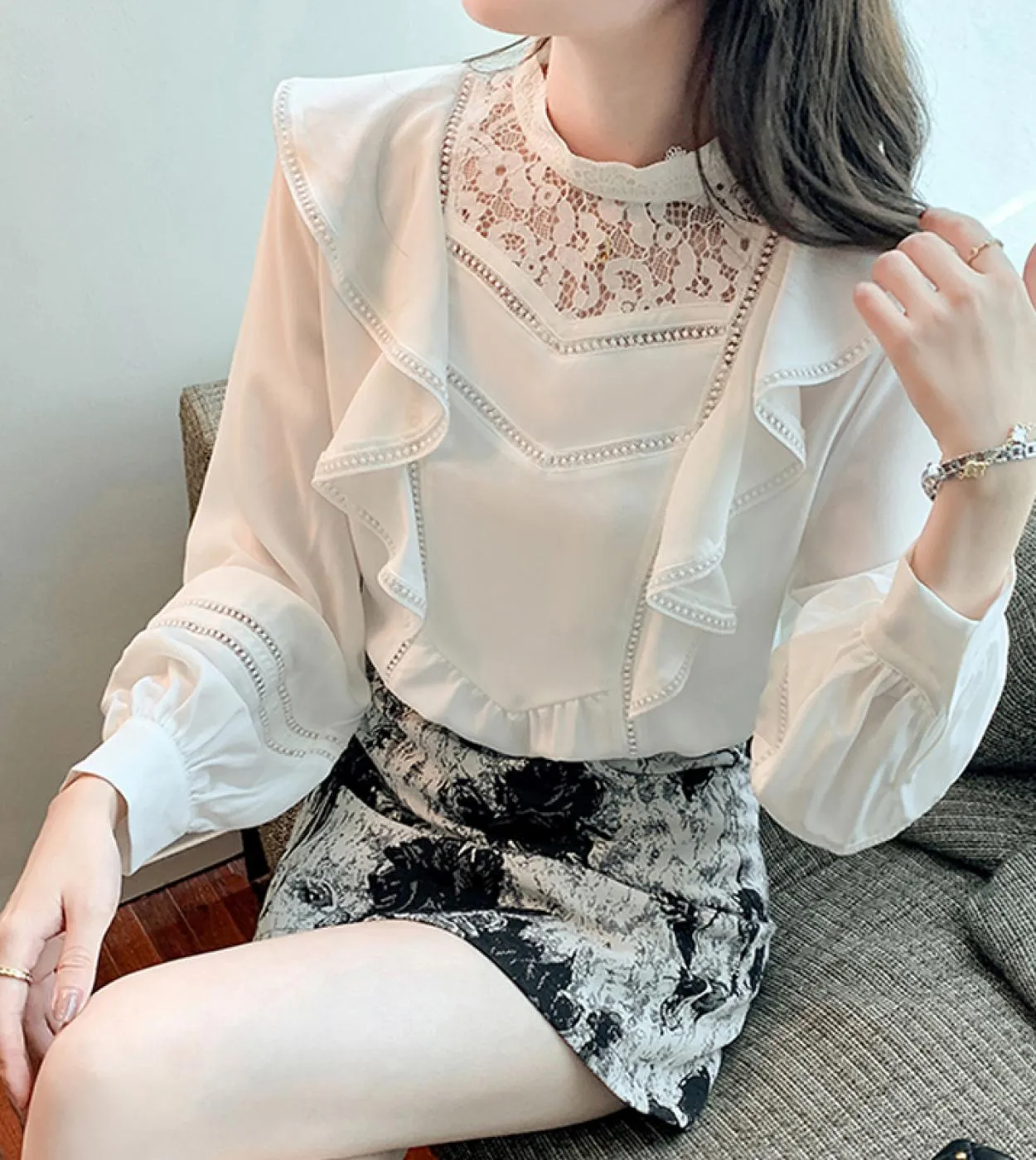 Elegante camicetta di pizzo in chiffon da donna colletto alla coreana camicia bianca con volant autunno lanterna manica lunga to