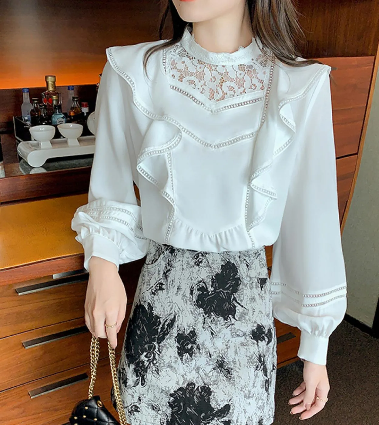 Elegante camicetta di pizzo in chiffon da donna colletto alla coreana camicia bianca con volant autunno lanterna manica lunga to