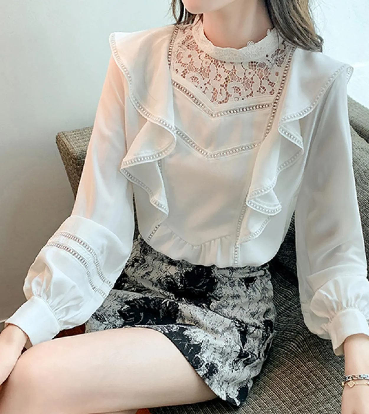 Elegante camicetta di pizzo in chiffon da donna colletto alla coreana camicia bianca con volant autunno lanterna manica lunga to