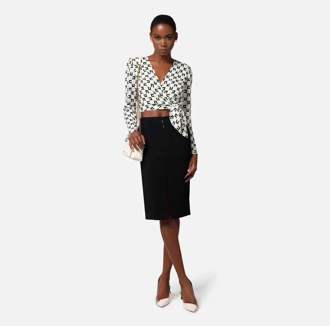 ELISABETTA FRANCHI Camicia cropped in georgette di viscosa stampa logo con nodo