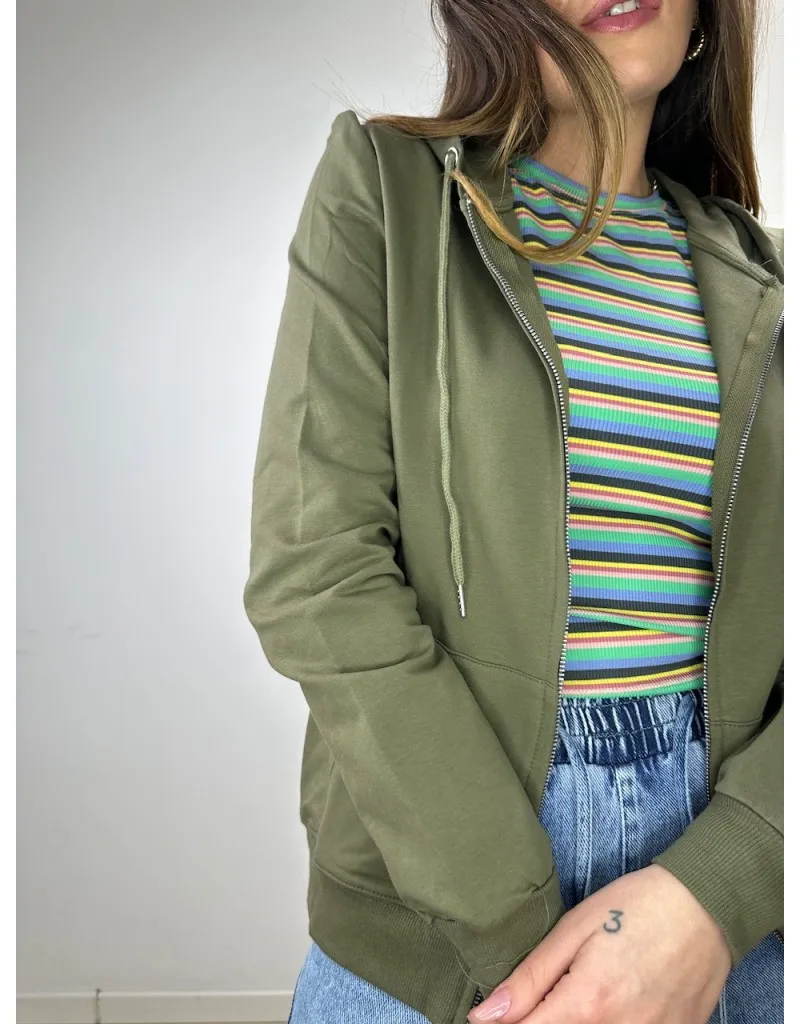 FELPA PRIMAVERILE CON ZIP VERDE
