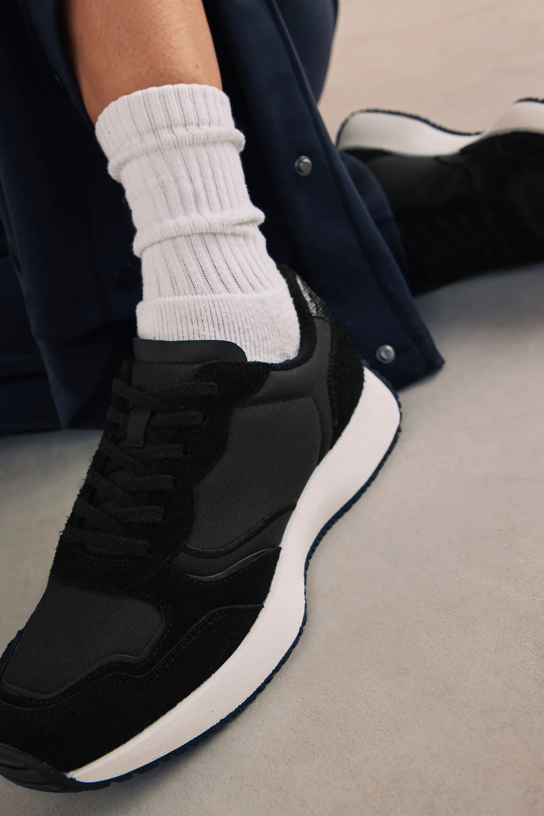Forever Comfort® - Scarpe da ginnastica scamosciate con suola spessa e cuciture a vista    