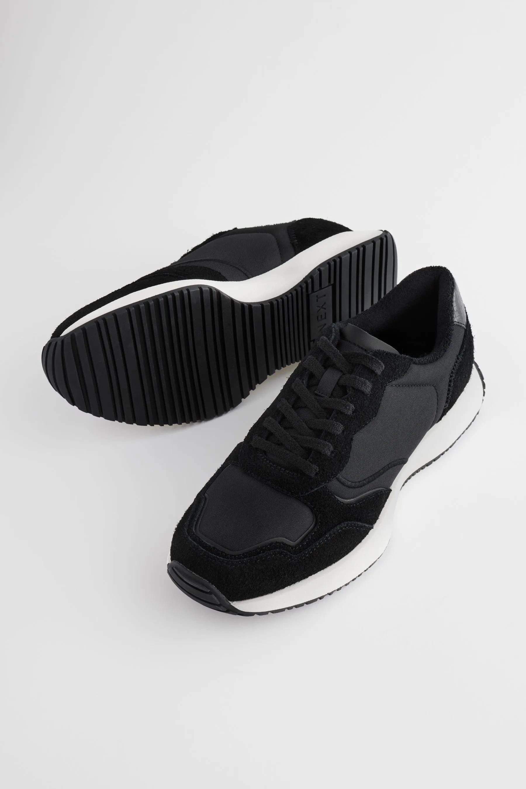 Forever Comfort® - Scarpe da ginnastica scamosciate con suola spessa e cuciture a vista    
