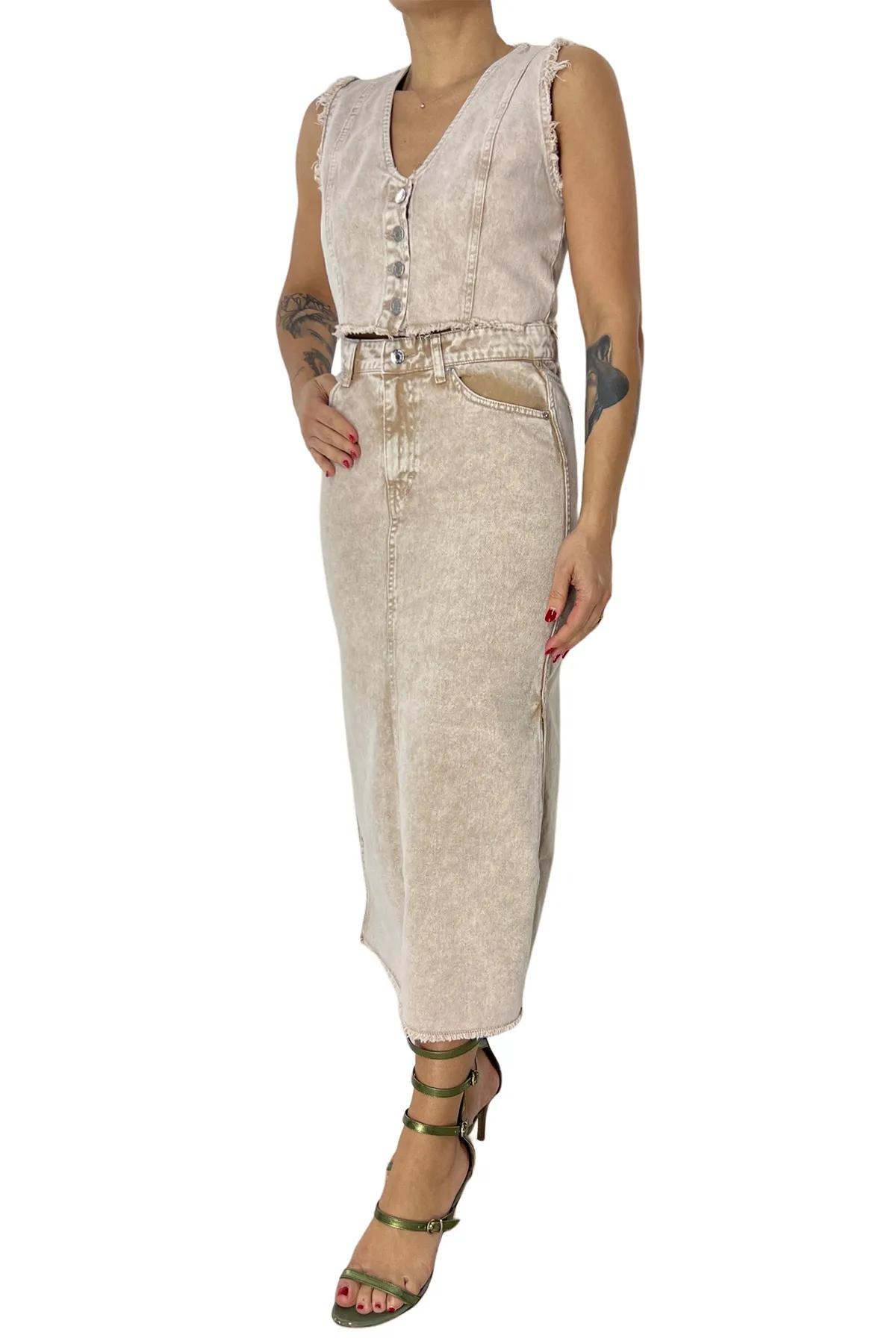 Gilet donna in denim cropped chiusura frontale con bottoni scollo a V e retro a vogatore