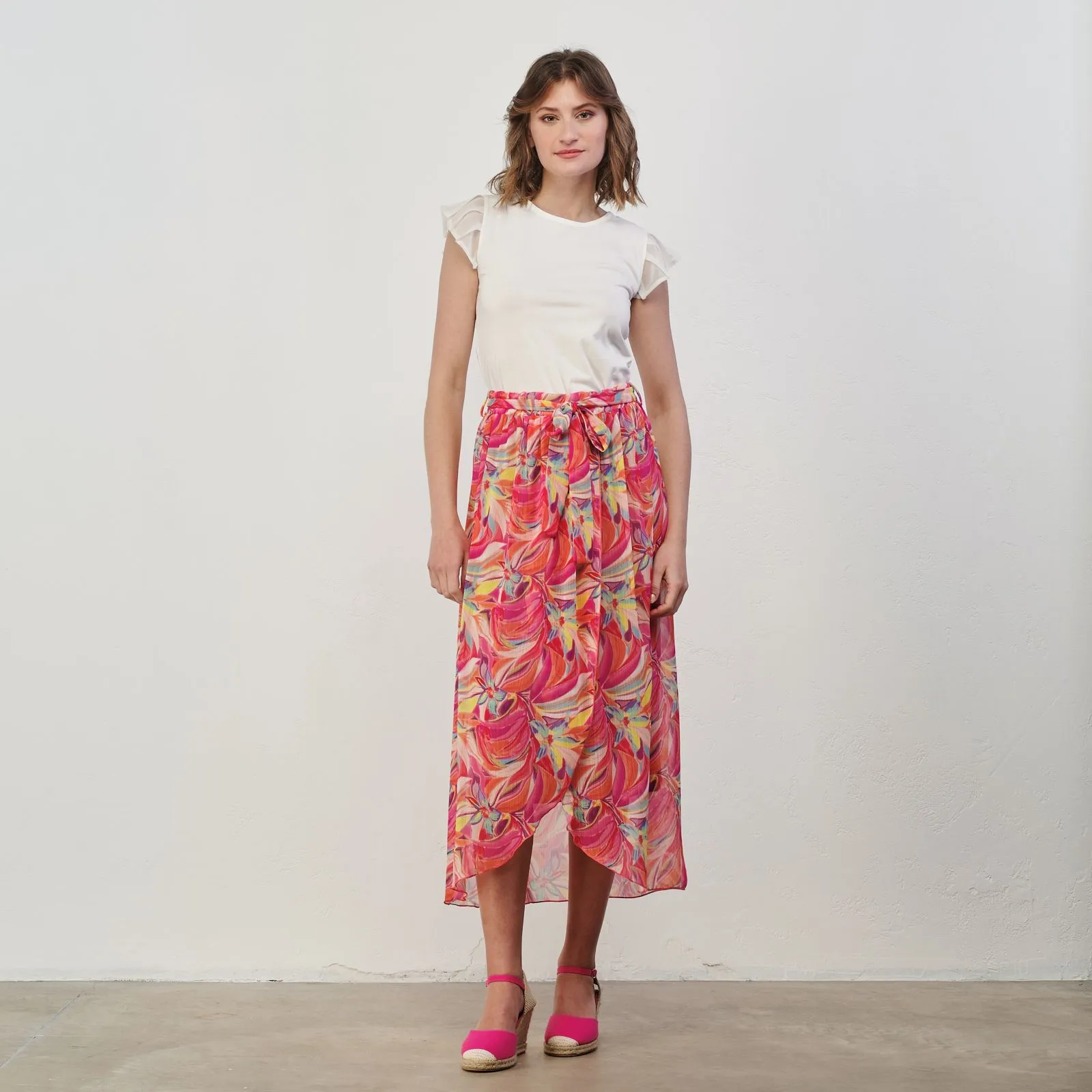 Gonna fucsia con stampa multicolor e spacco