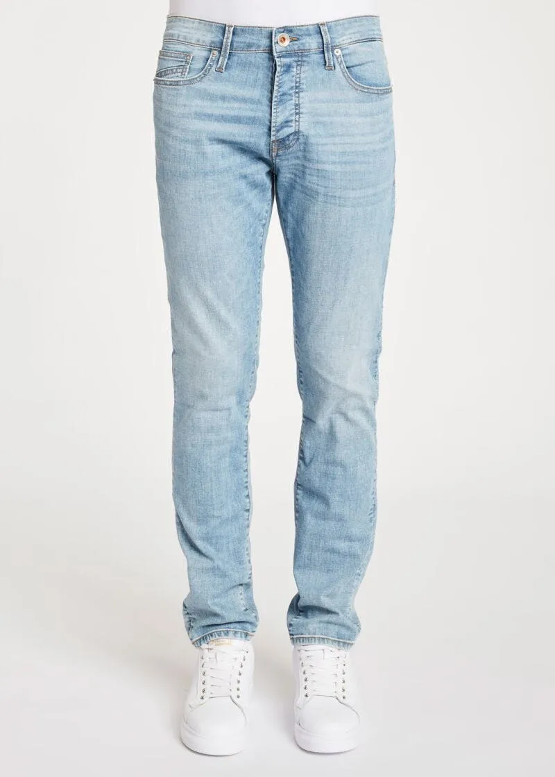Jeans con lavaggio effetto used