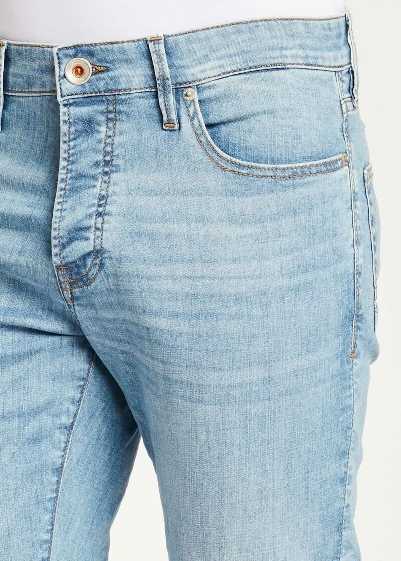 Jeans con lavaggio effetto used
