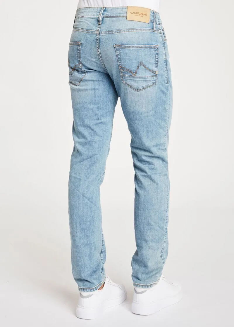 Jeans con lavaggio effetto used