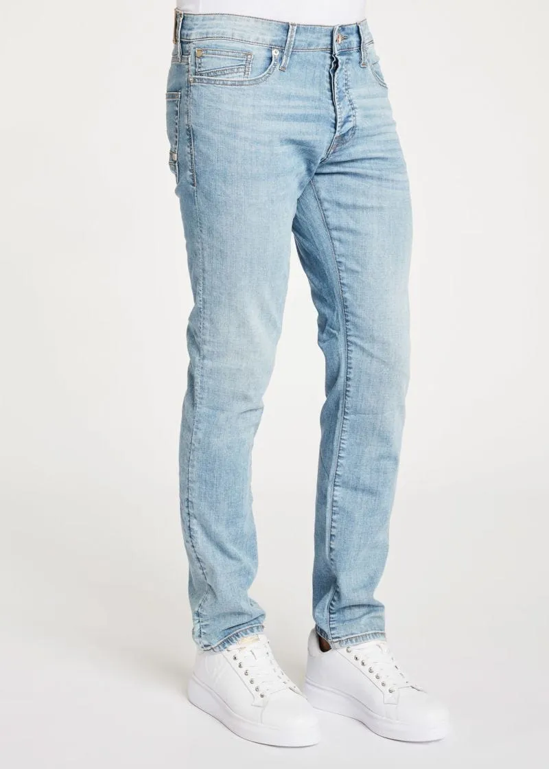 Jeans con lavaggio effetto used