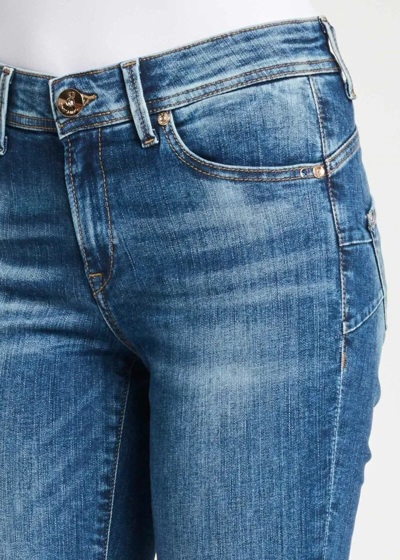 Jeans con tasche logate