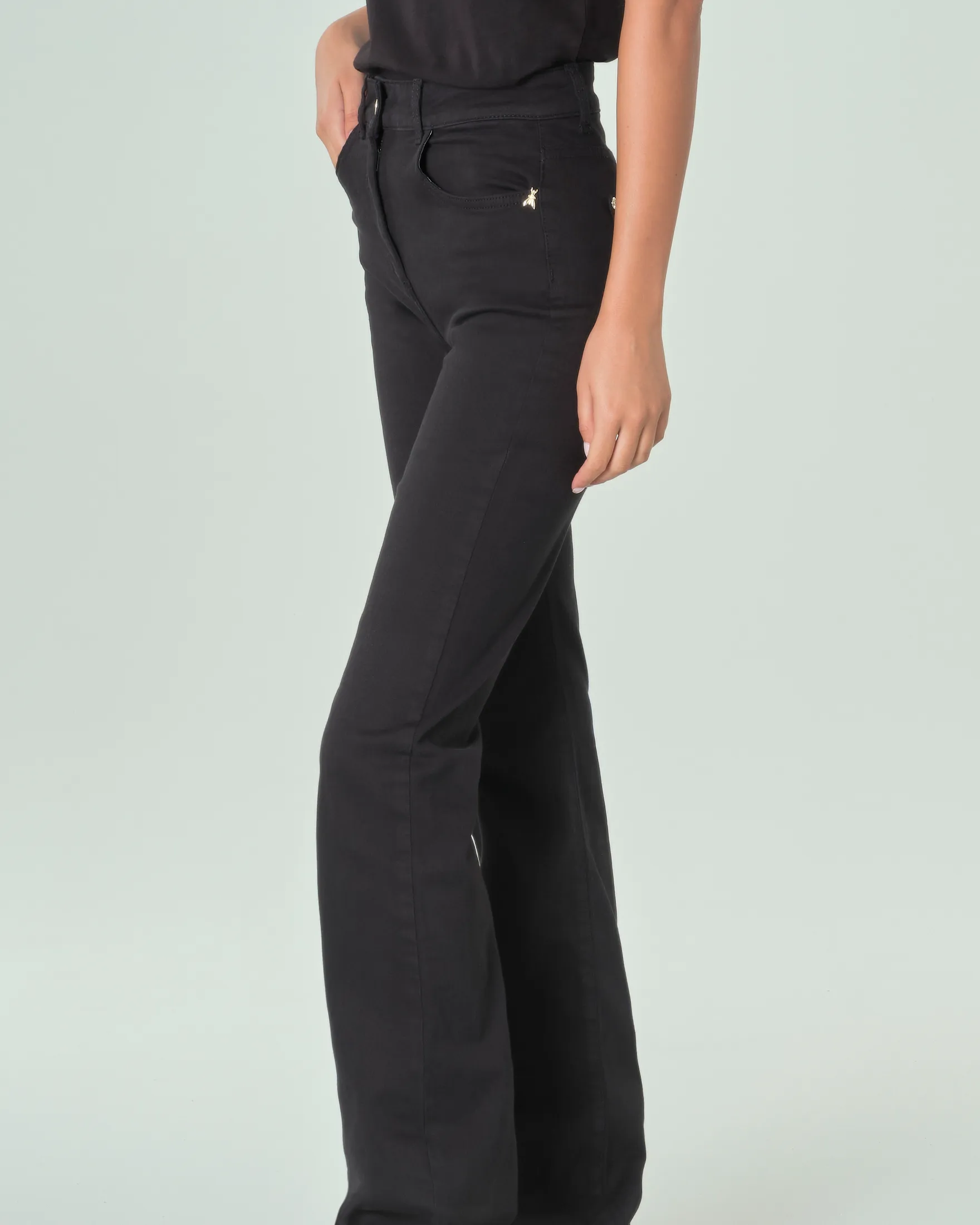 Jeans neri a zampa in misto cotone bull stretch