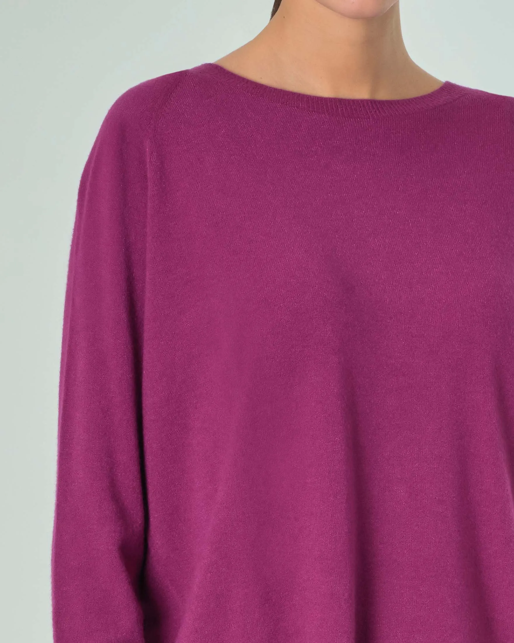 Maglia boxy color ciclamino in misto viscosa con scollo tondo e maniche lunghe raglan
