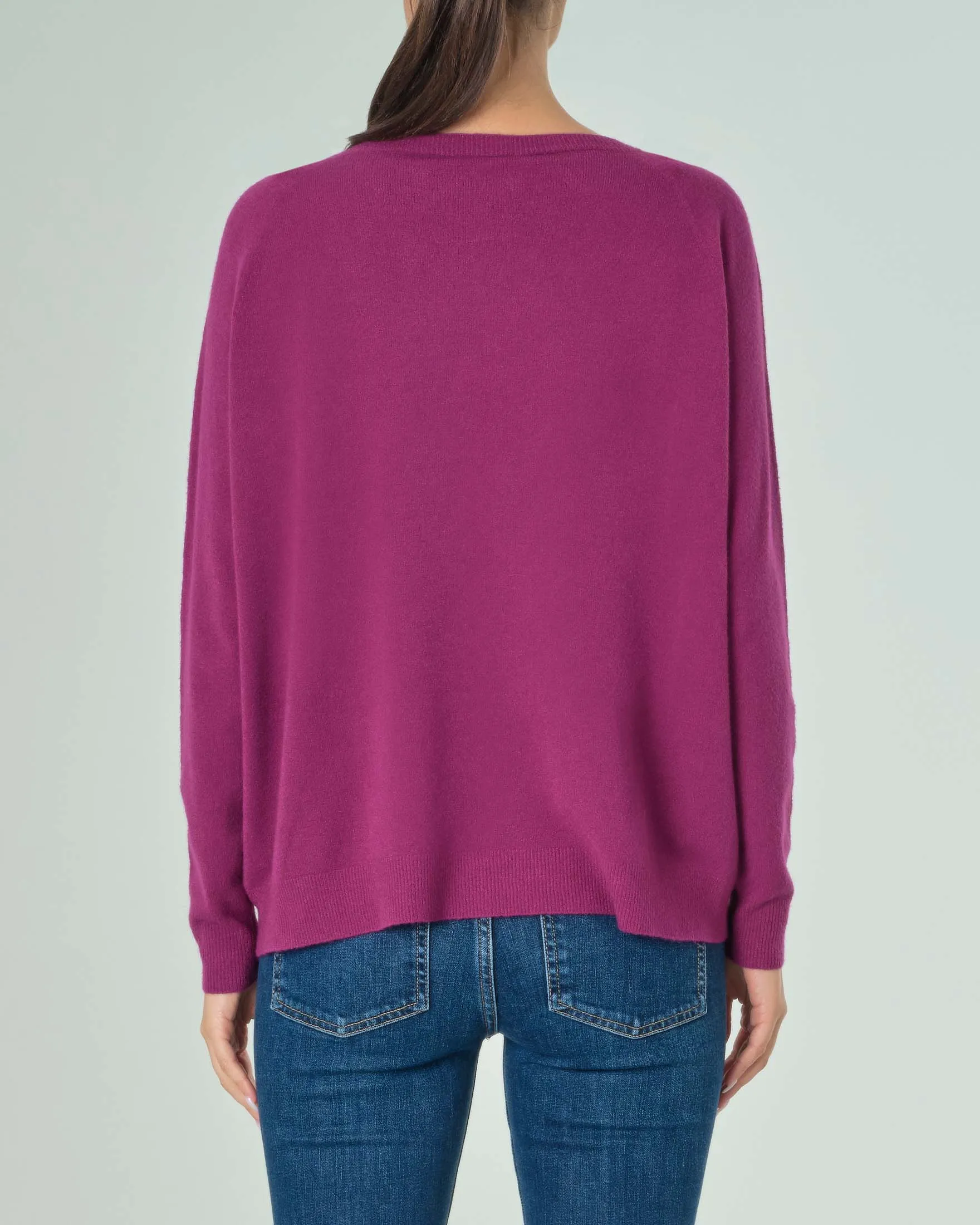 Maglia boxy color ciclamino in misto viscosa con scollo tondo e maniche lunghe raglan