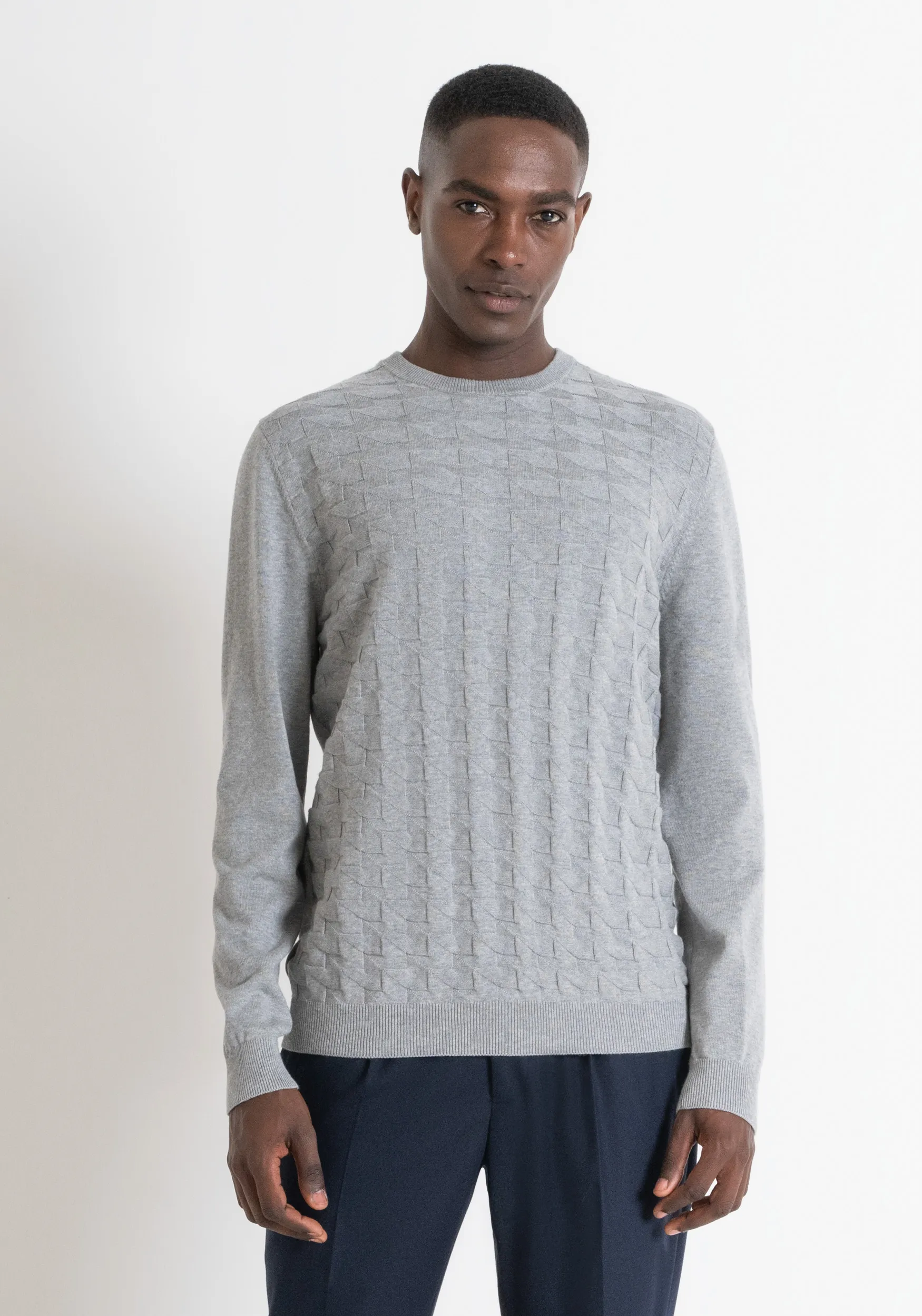 MAGLIONE REGULAR FIT IN MISTO LANA CON LAVORAZIONE GEOMETRICA
