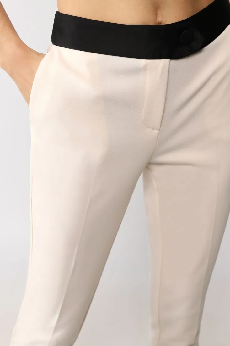 Pantaloni cropped slim-fit con fascia in vita a contrasto