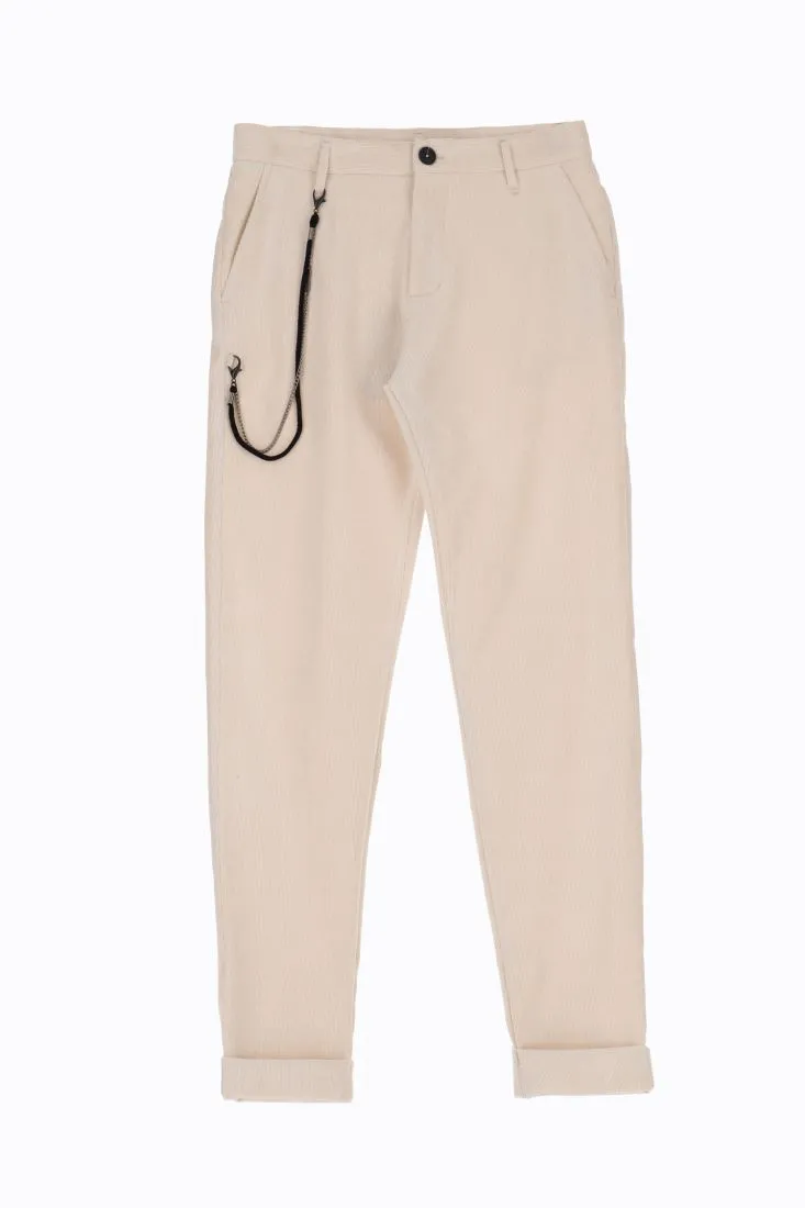 Pantaloni slim-fit a coste monocolour con catena