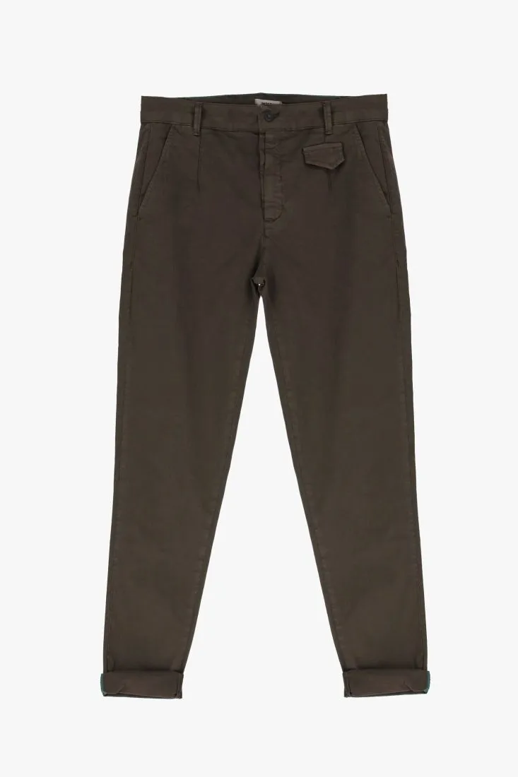 Pantaloni straight monocolour con tasche verticali
