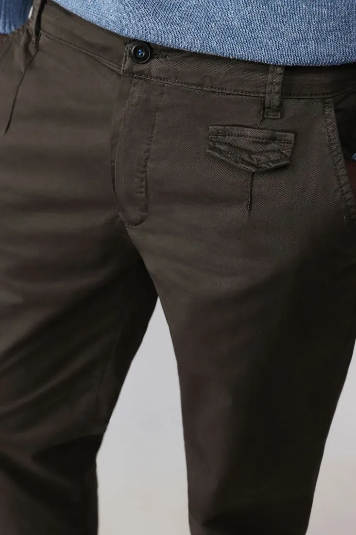 Pantaloni straight monocolour con tasche verticali
