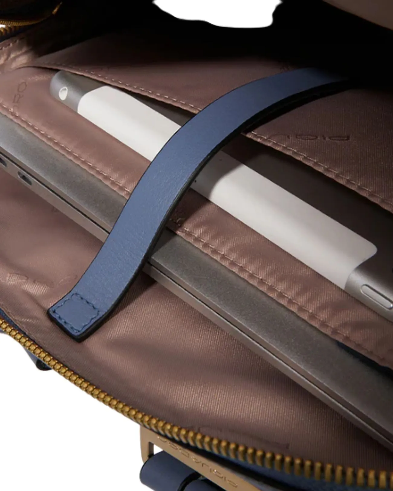 Piquadro - Zaino piccolo doppio comparto in pelle porta pc 14'' | Studioarch.com