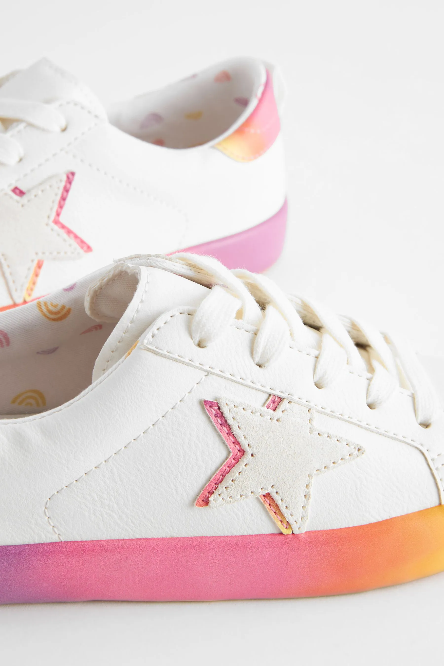 Scarpe da ginnastica stringate con stelle    