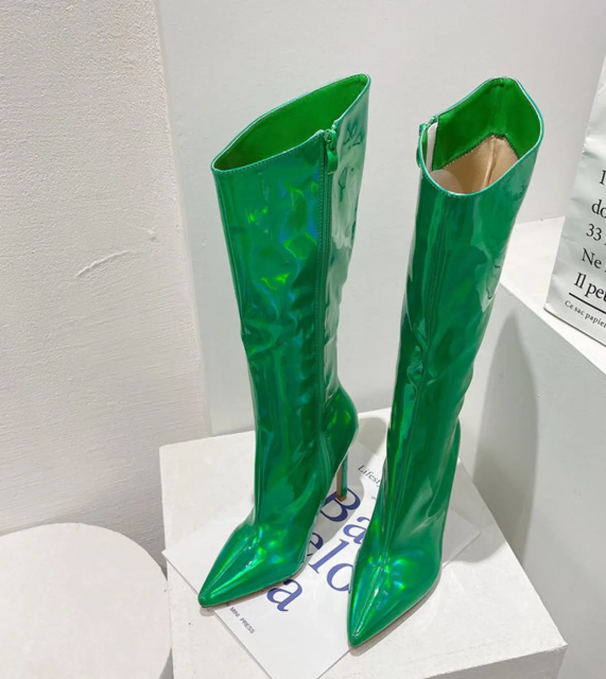 Stivali alti al ginocchio da donna in pelle verniciata autunno inverno stile sfilata Stivali lunghi a punta sottile con tacco al