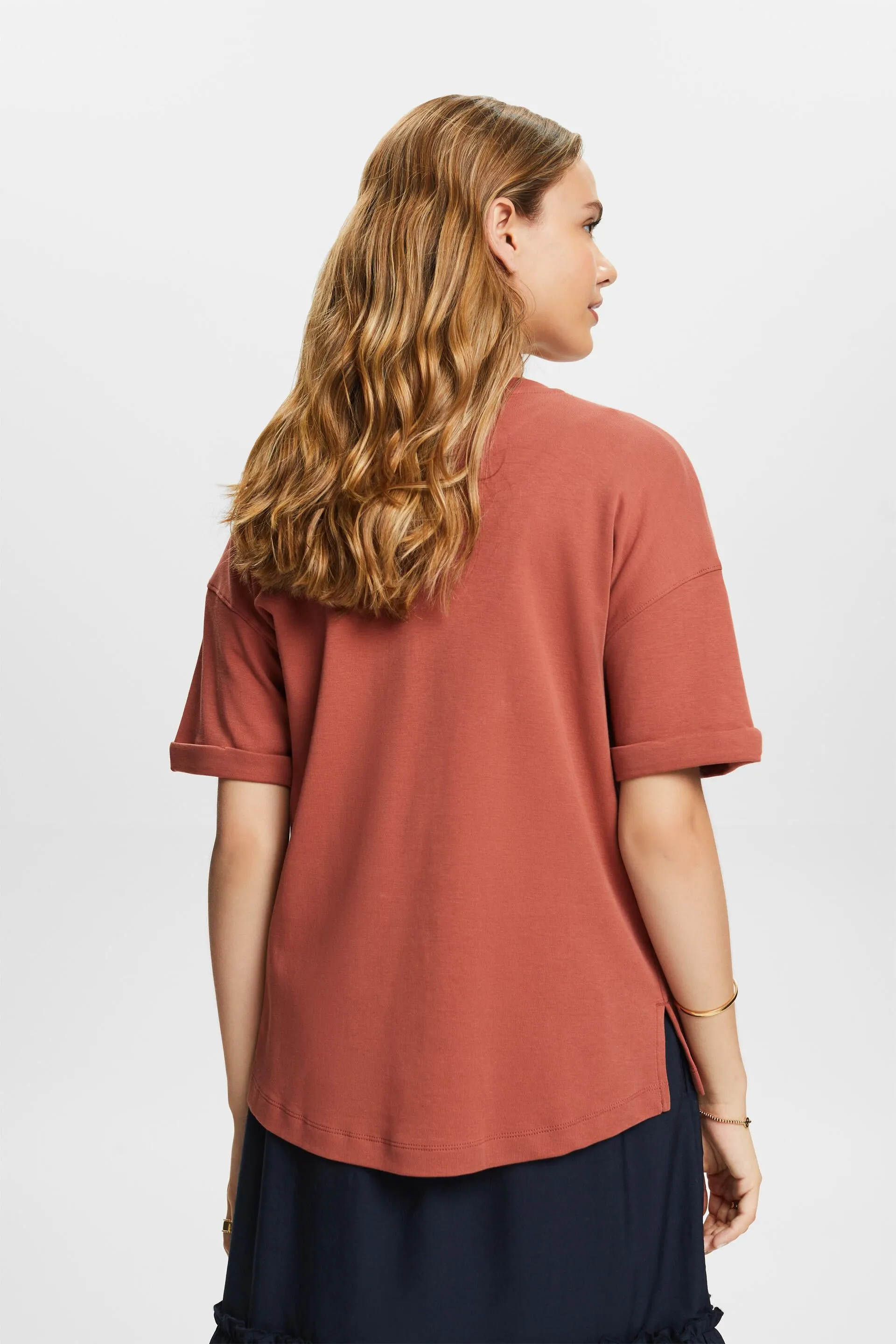 T-shirt oversize con tasca applicata