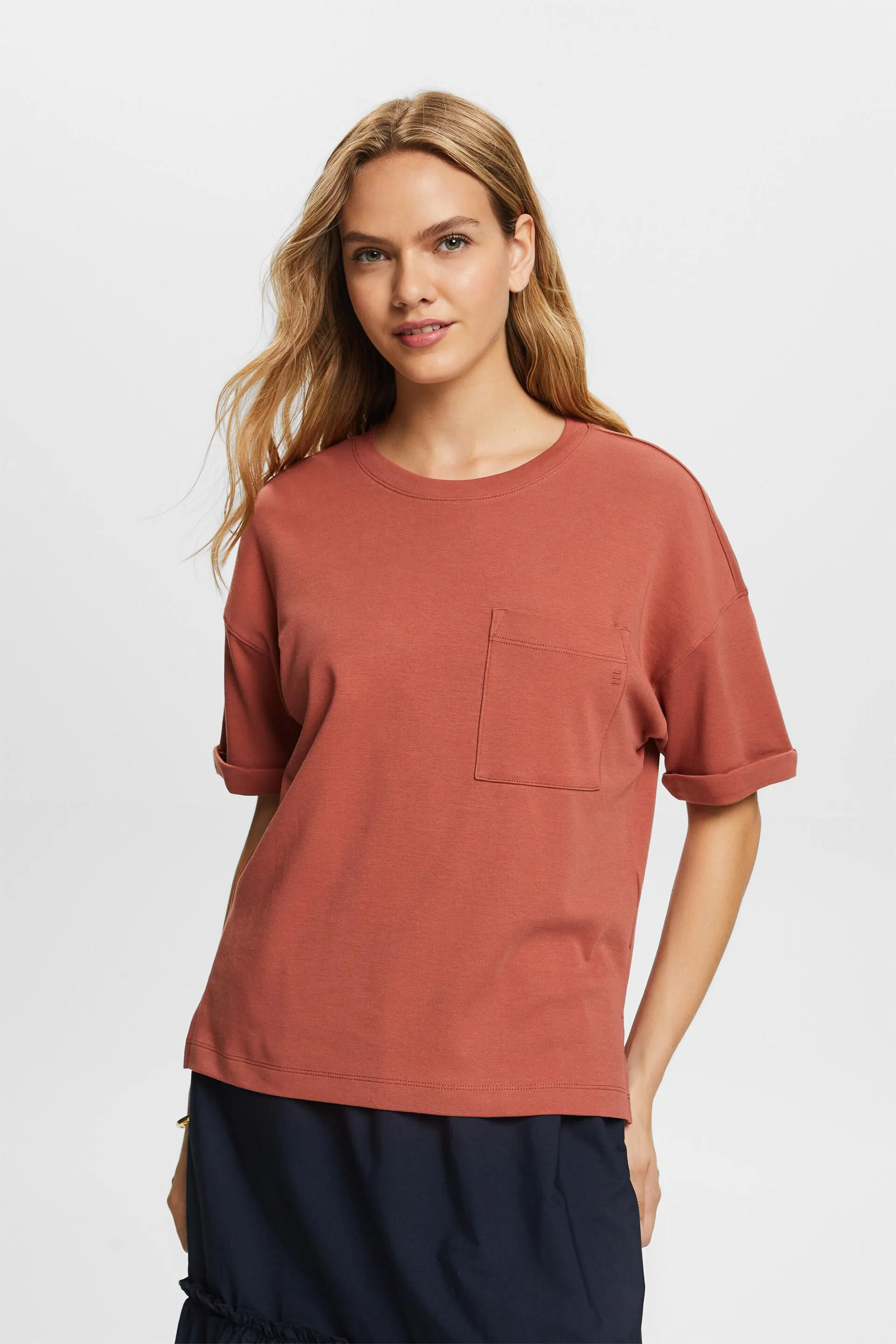 T-shirt oversize con tasca applicata