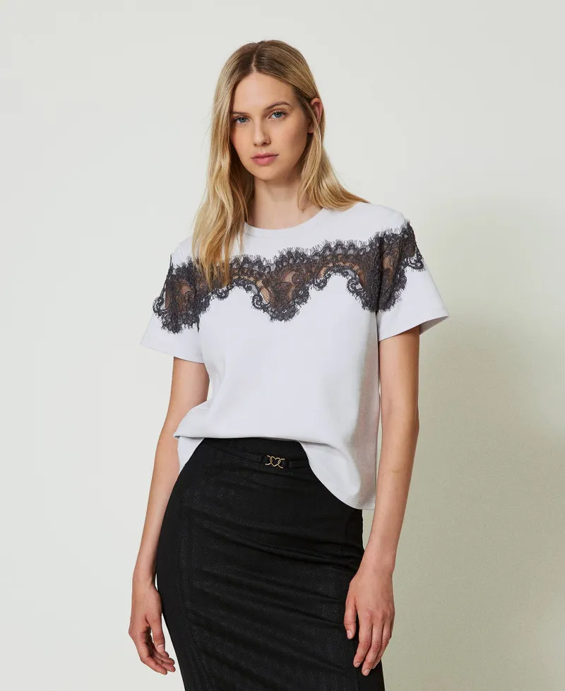 T-shirt regular con pizzo intarsiato