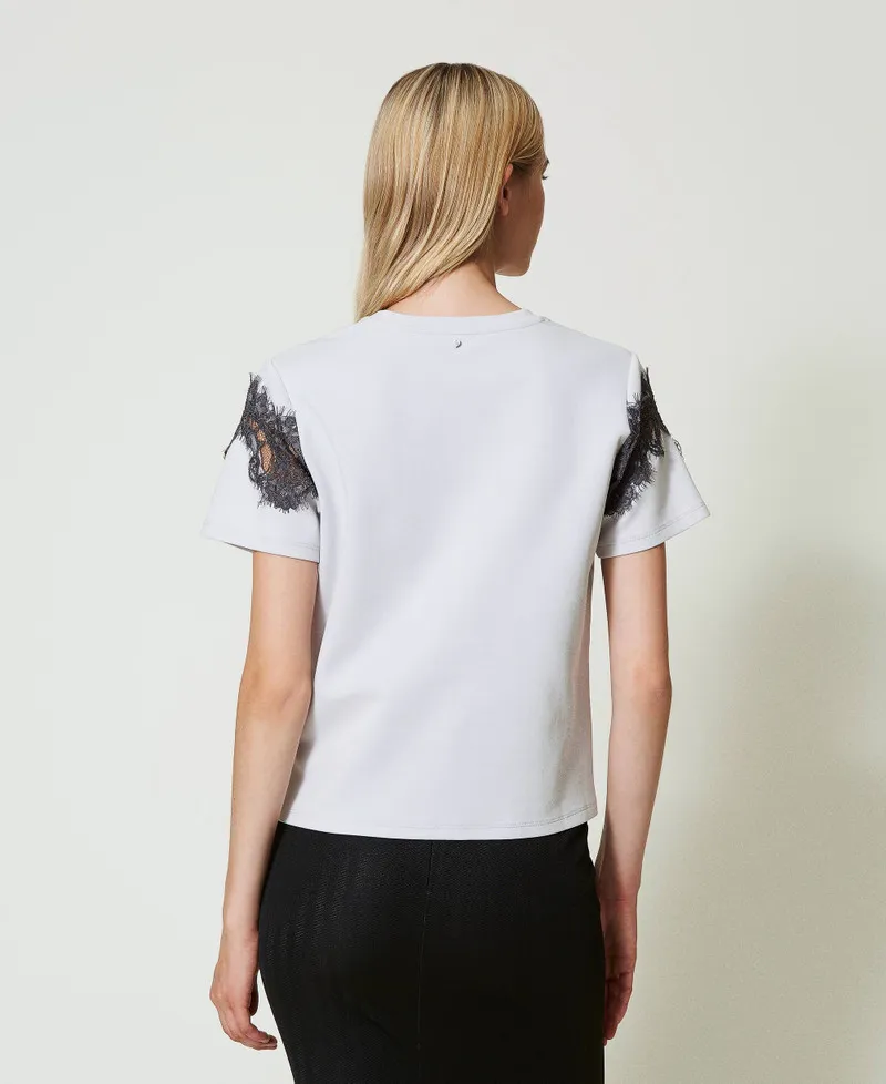 T-shirt regular con pizzo intarsiato