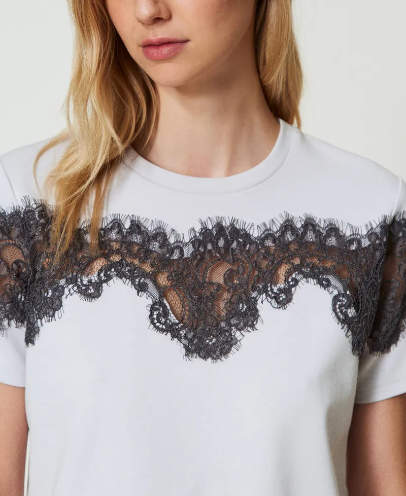 T-shirt regular con pizzo intarsiato