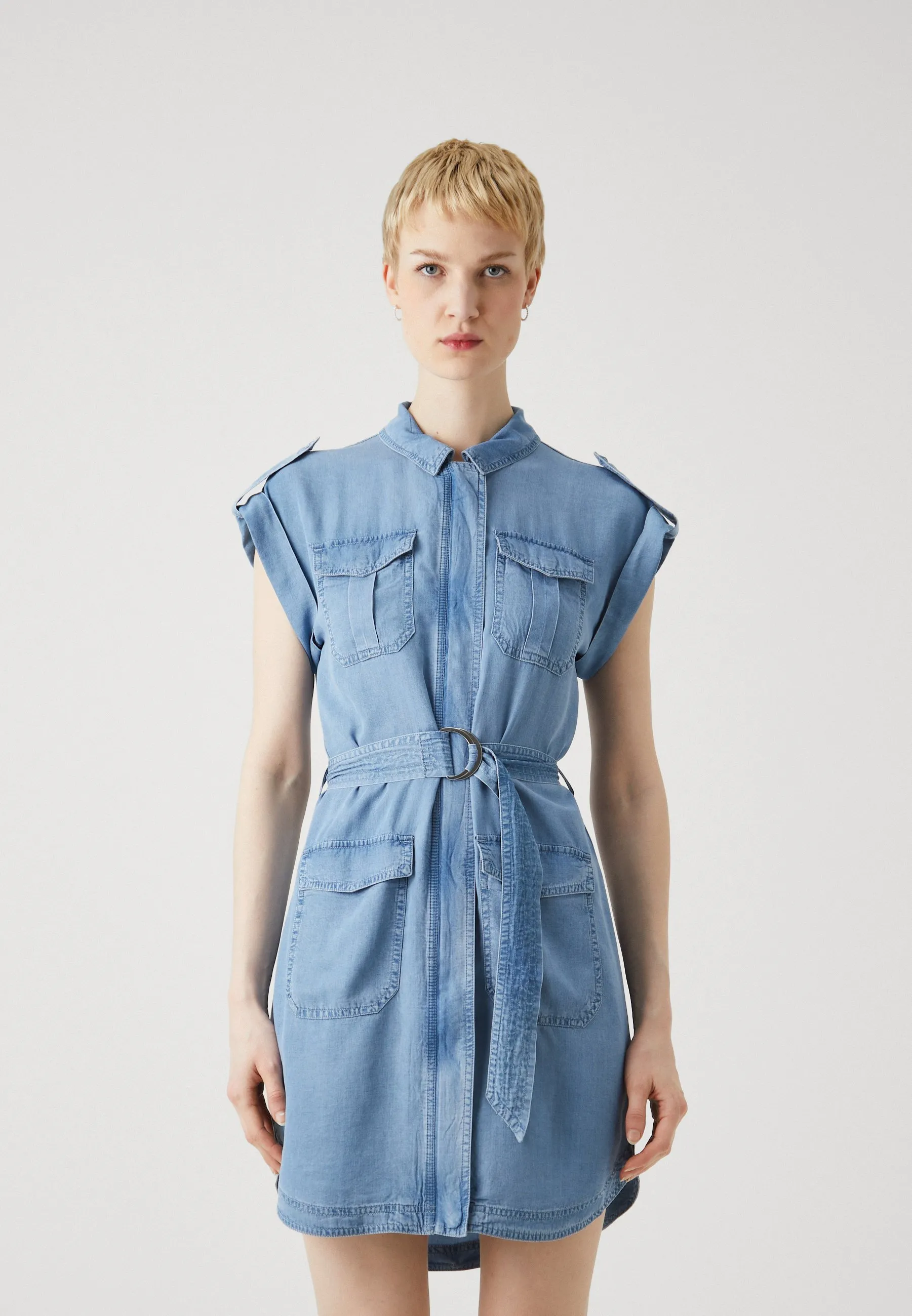 Vestito di jeans
