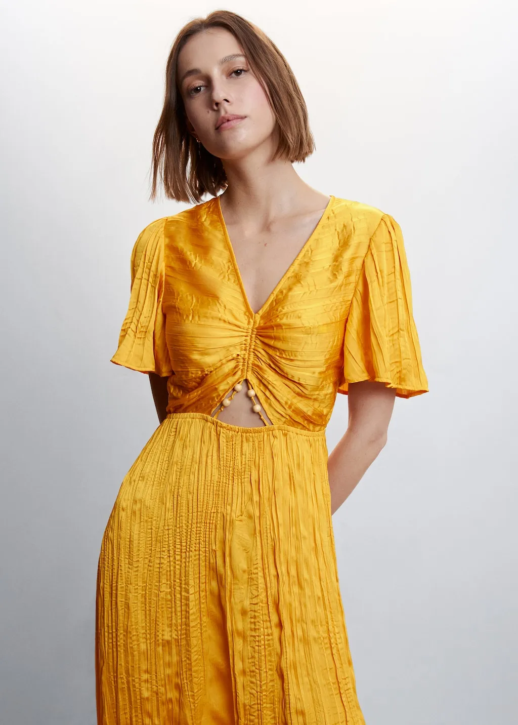 Vestito satinato spacco