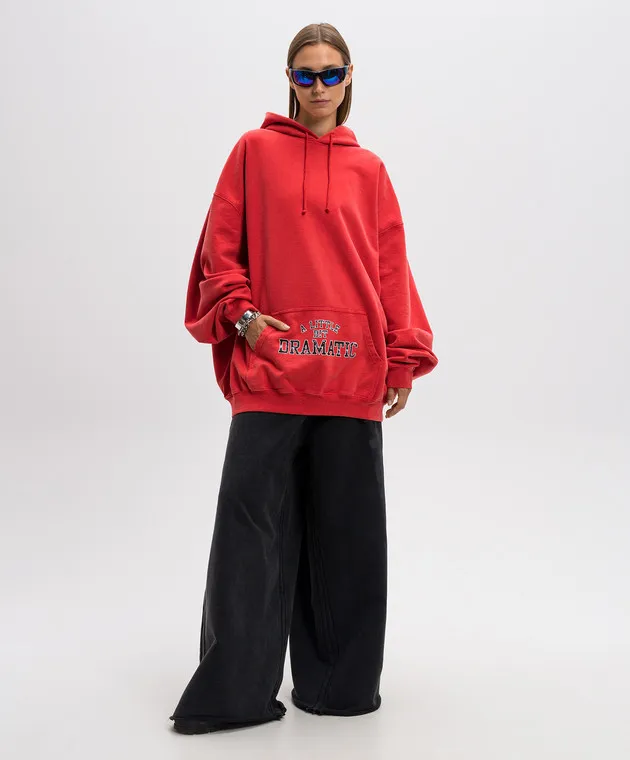 Vetements Felpa con cappuccio rossa con stampa A little bit Dramatic UA65HD440RW