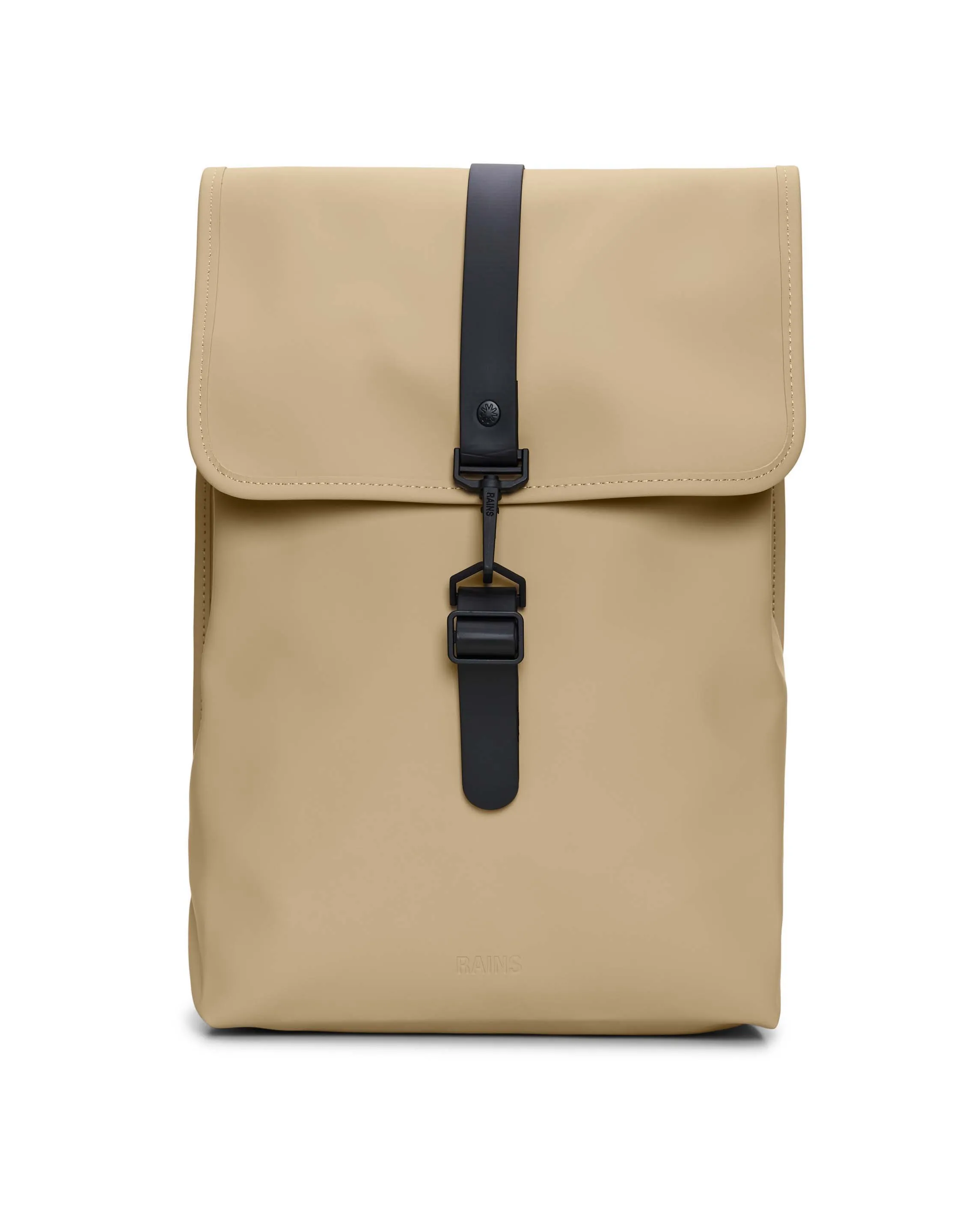 Zaino Rucksack color cammello in tessuto impereabile effetto gommato con patta